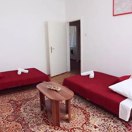 Apartment Apartman Mia, 10 Min Walks To Centar