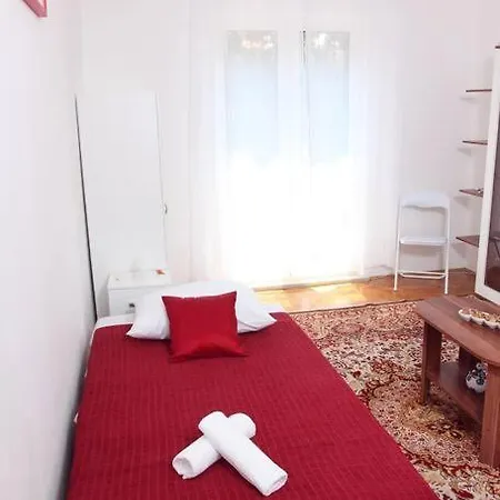 Apartment Apartman Mia, 10 Min Walks To Centar